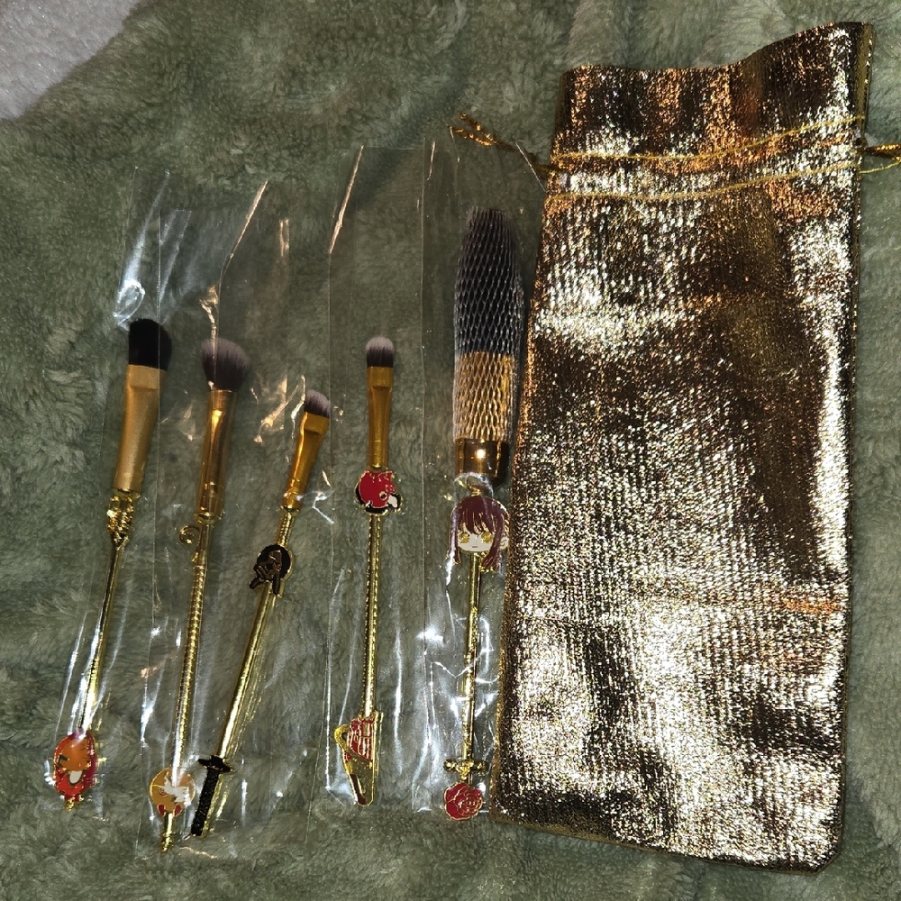 Anime Inspired Gold Makeup Brush Set with Pouch